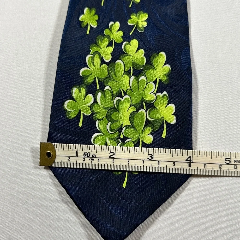 Men’s Museo Silk Necktie Shamrock Pattern​​ - Picture 3 of 4
